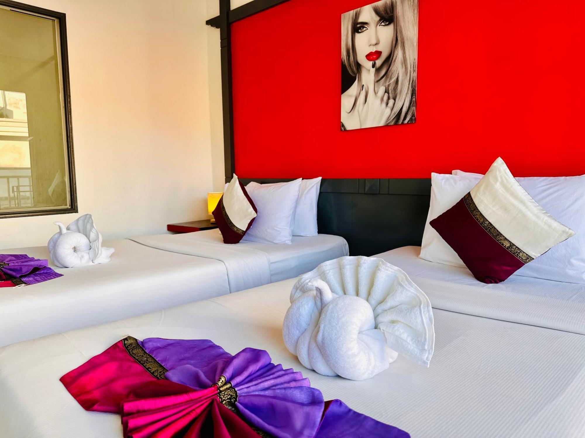 Hotel Baya Phuket Patong Eksteriør billede